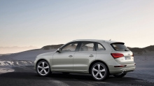 Audi Q5 среди песков